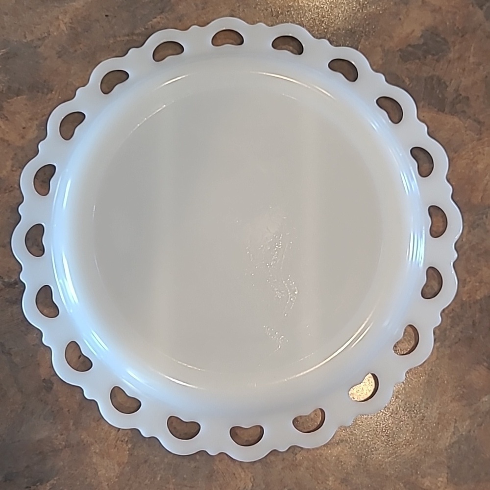 VINTAGE Milk Glass Divided Serving Platter, Scalloped Edge Heart Detail - Picture 8 of 13
